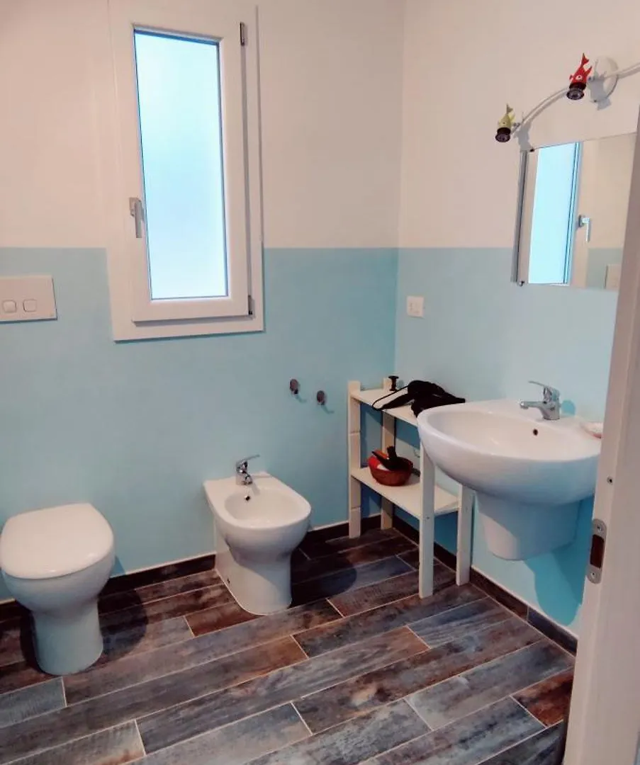Semesterbostad Casa Nonno Remo Villa Porto Pino Italien